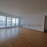 Trei cam. partial mobilat